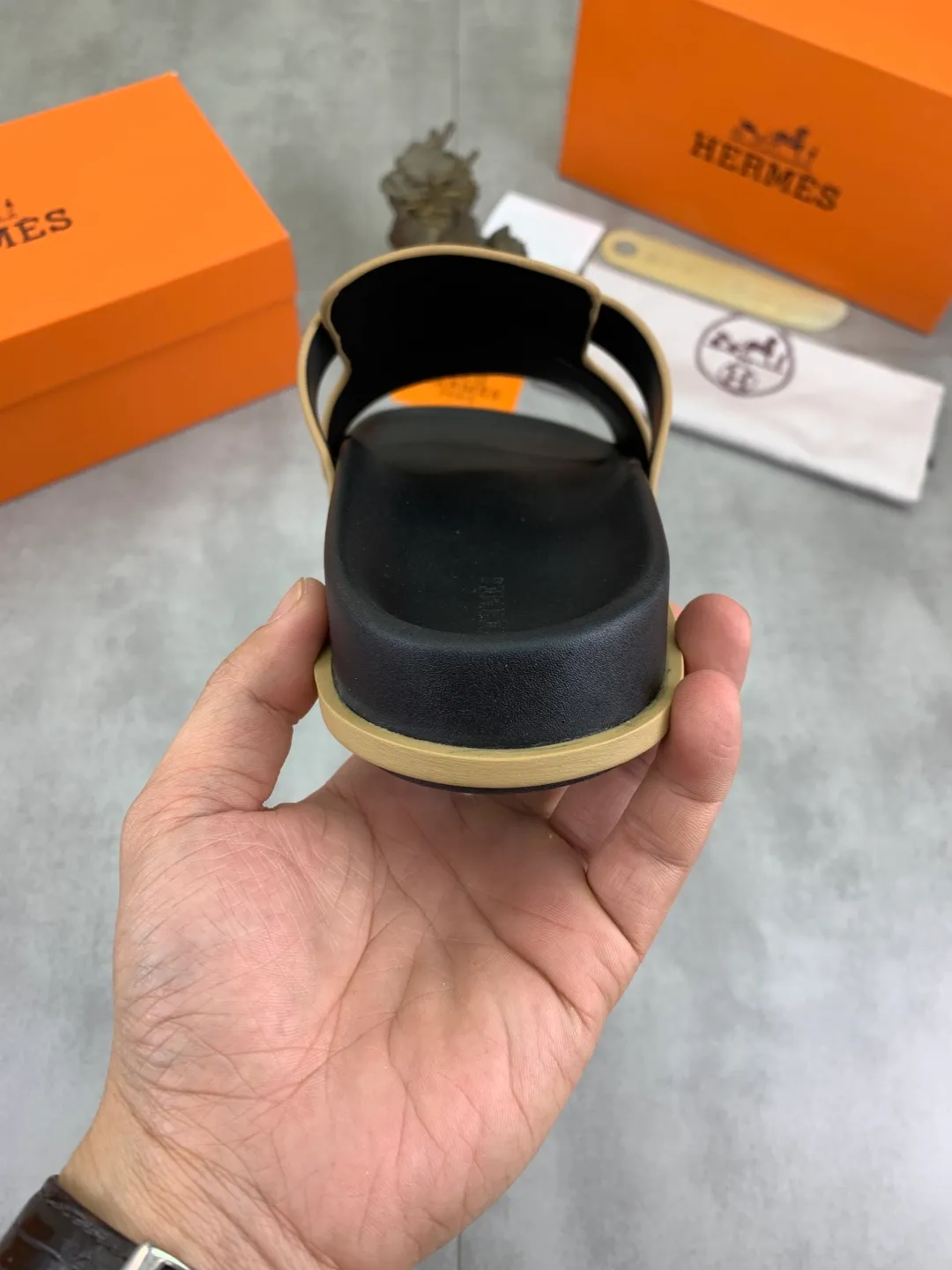 Men's shoes 💰P440 New [HERMES] high-end quality new Hermès slippers, made of imported silk calfskin, wear-resistant and non-slip rubber outsole. Fashionable and elegant code number: 39-44 (38 45 46 customized)